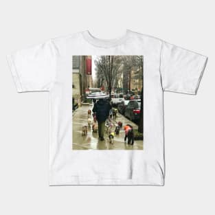 Dog Walking in NY Kids T-Shirt